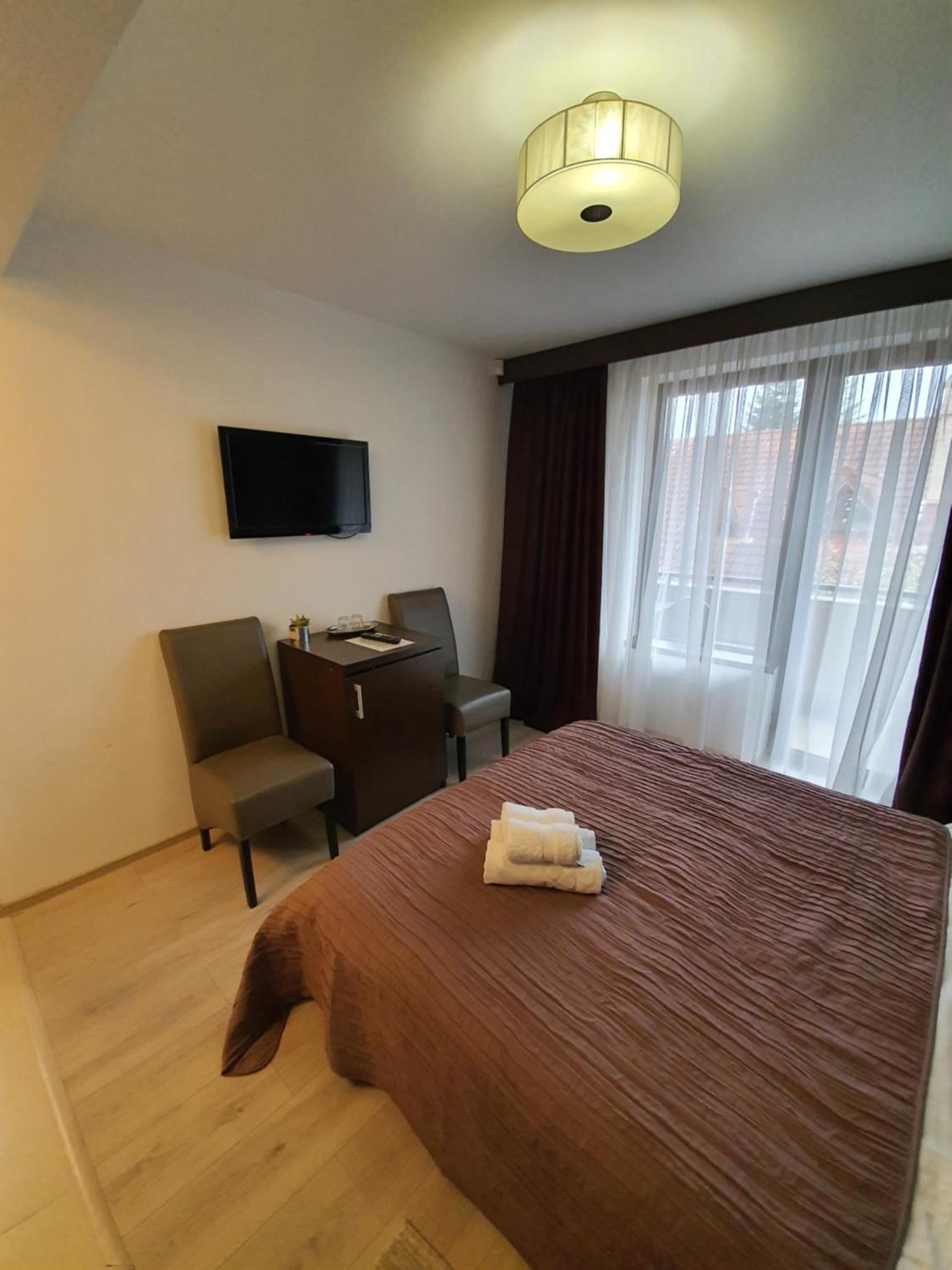 Pensiunea Public House Buşteni Habitación foto